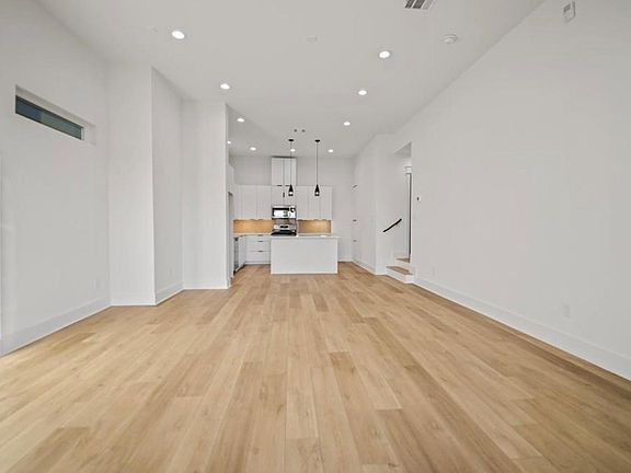 4th image of 1606 Mary St
