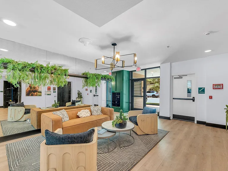 2500 Longview St #323 — Photo 32