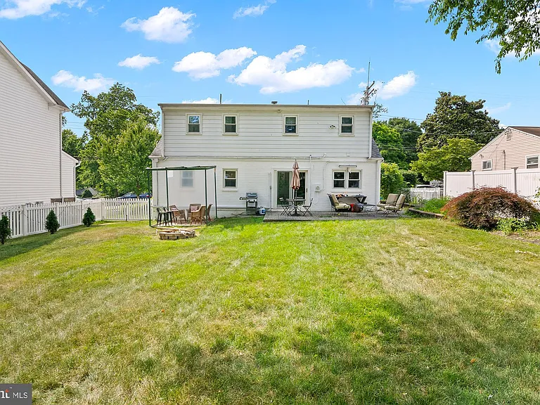 214 Sumner Rd — Photo 32