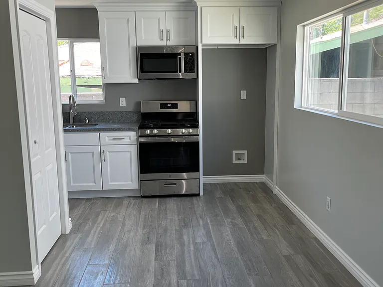 668 S Huntington St — Photo 2
