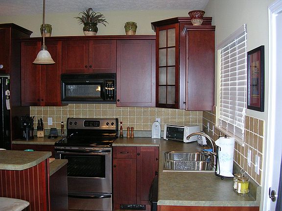 Kitchen - tile backsplash