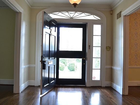 3rd image of 209 Cherry Ln