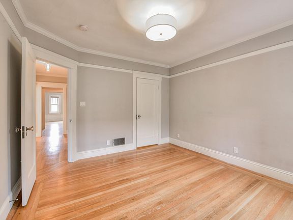 2nd image of 2 Abbey St