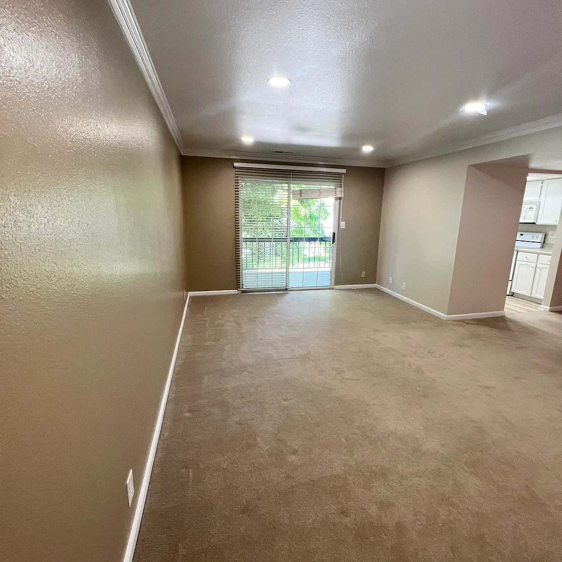 3 bed, 1320 sqft, $1,895 — Photo 3