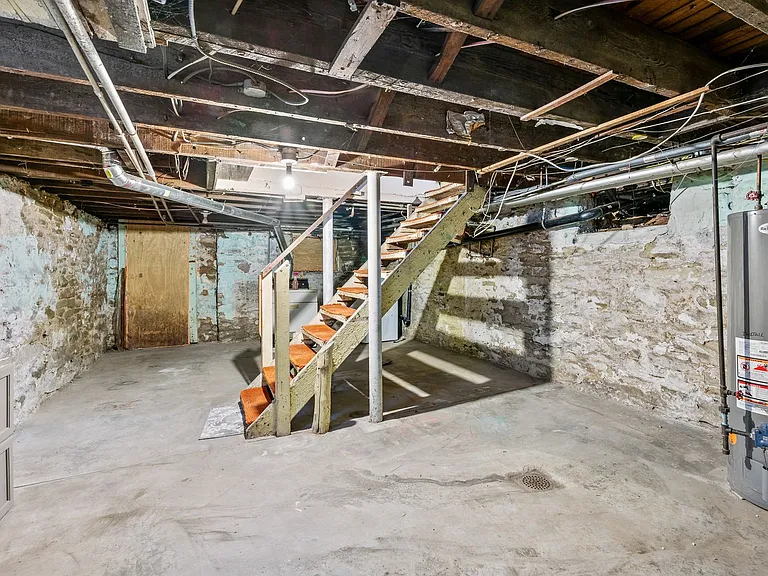 304 Marlow St — Photo 6