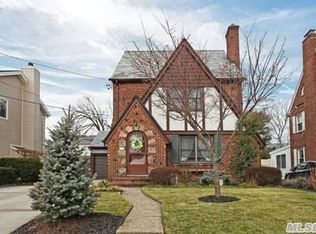 171 Brixton Rd S, Garden City, NY 11530