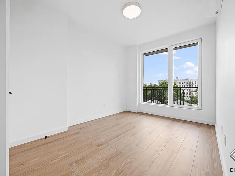 942 New York Ave #2L — Photo 8