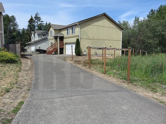4th image of 1415 84th Street Ct E