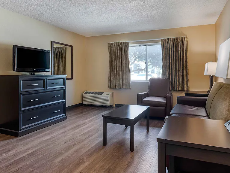 1 Bedroom Suite - 2 Full Beds