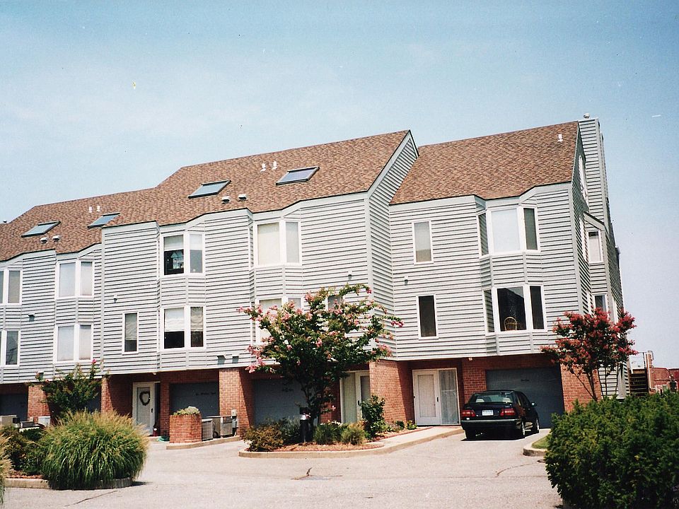 2nd image of 209 Cambridge Lndg #B