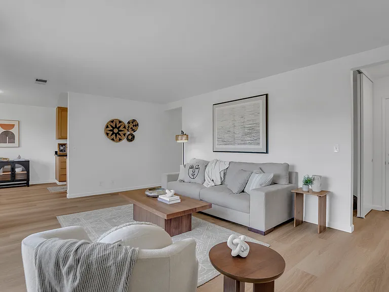 900 Cambridge Dr #182 — Photo 2