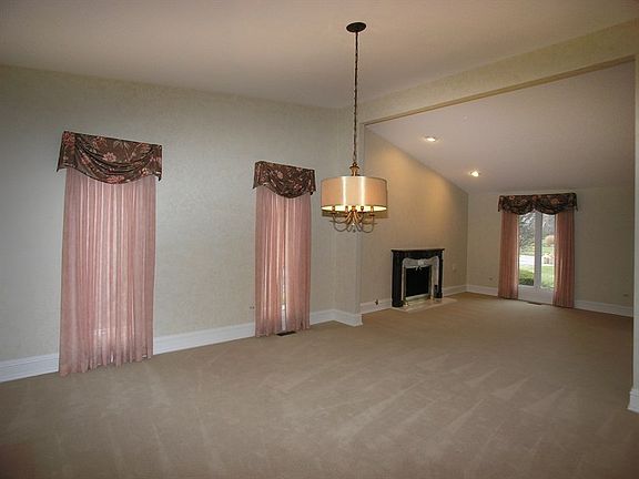 5th image of 8419 Golfview Dr