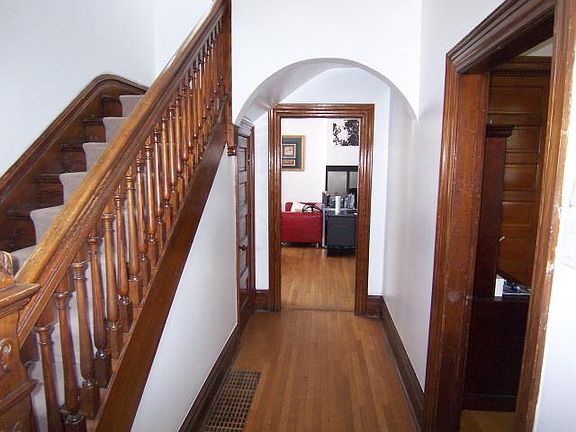 3rd image of 225 W Orchard Pl