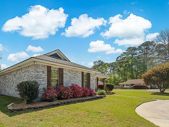 3rd image of 5 Cypress Glen Ln