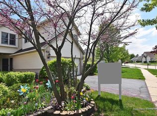 830 Thornwood Dr, Saint Charles, IL 60174