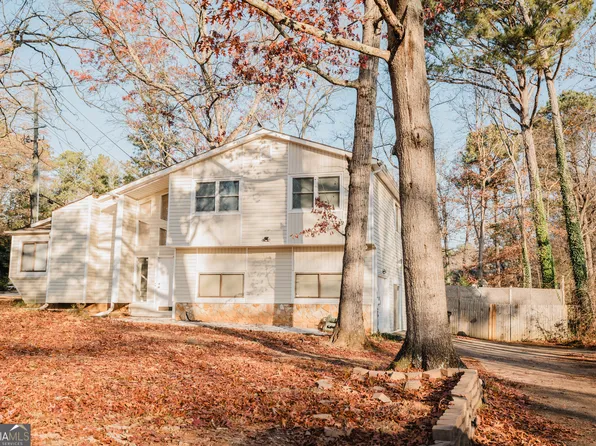 6801 Creekwood Dr, Douglasville, GA 30135