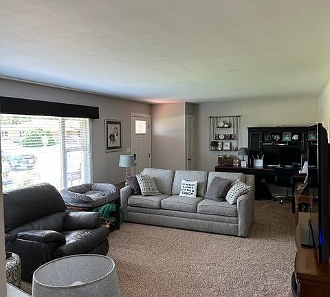 4th image of 403 Clayton Dr