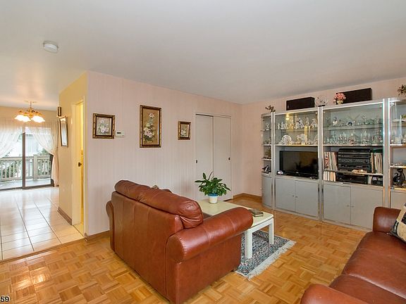 4th image of 404-406 Chestnut St #10