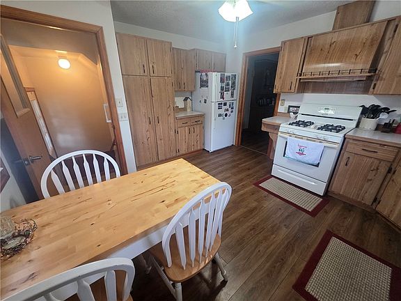 3rd image of 301 E Main St