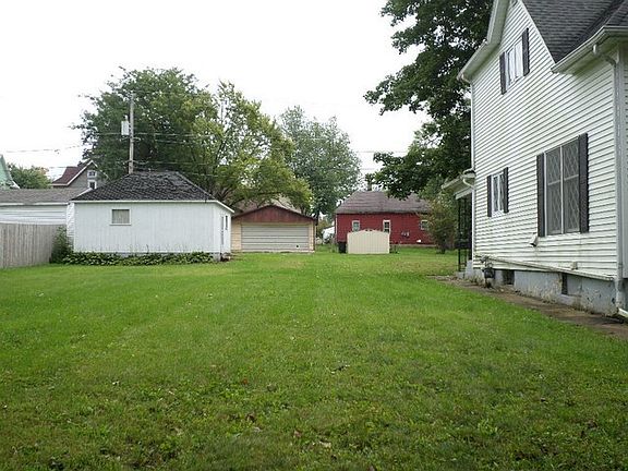 3rd image of 221 3rd Ave SE
