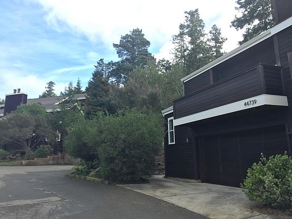 2nd image of 44739 Forest Ct