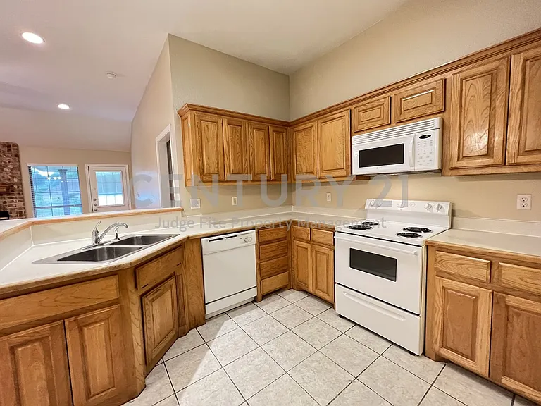 788 Robin Ct — Photo 8