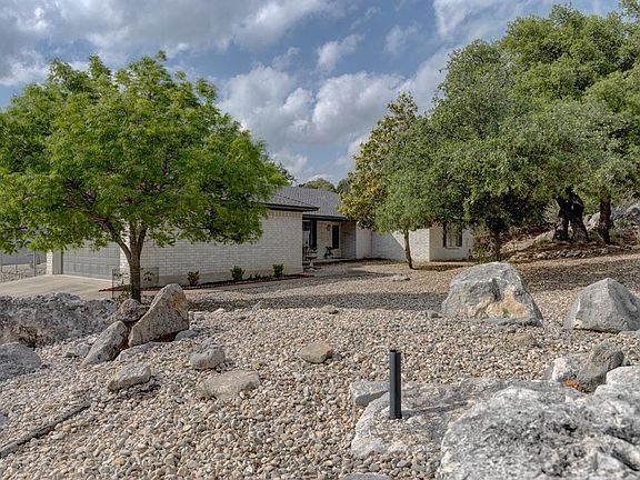2nd image of 440 Wisteria Ln W