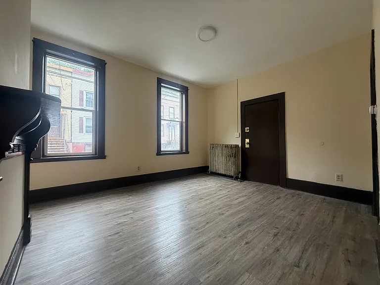44 Osborne St #1 — Photo 3