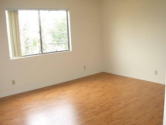 4th image of 5244 Agnes Ave
