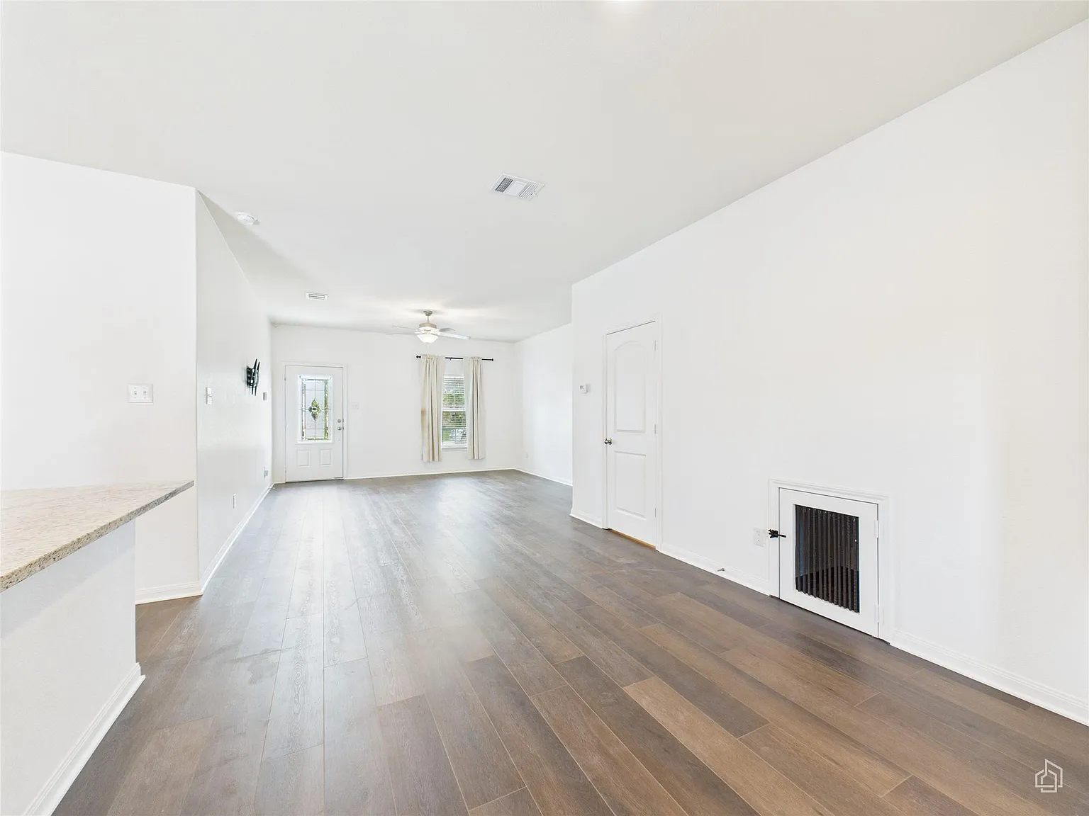 3 bed, 2.5 bath, 1426 sqft, $1,895 — Photo 4