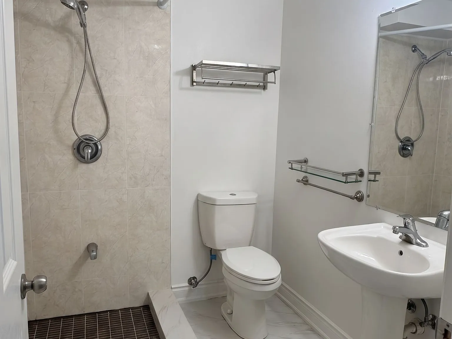 2 bed, $1,650 — Photo 4