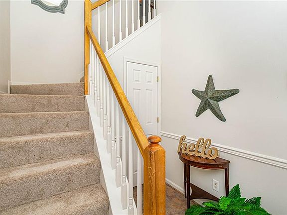 4th image of 5360 Summer Cres
