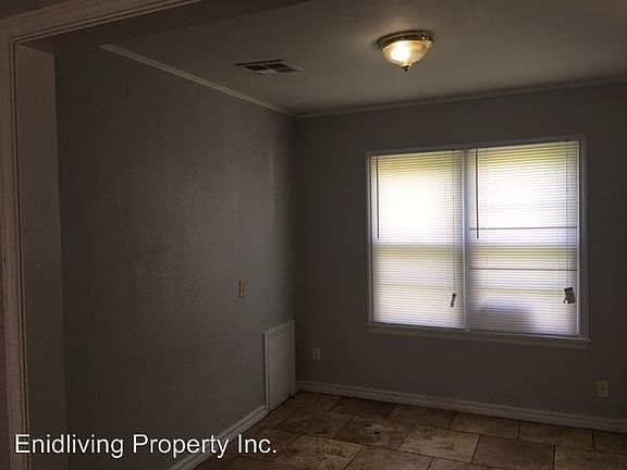 4th image of 1702 S Wallace Dr
