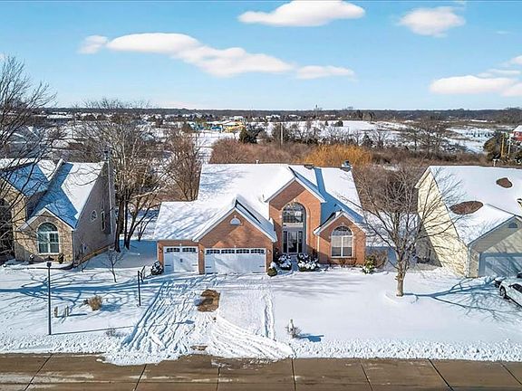 3rd image of 221 Schroeder Grove Dr