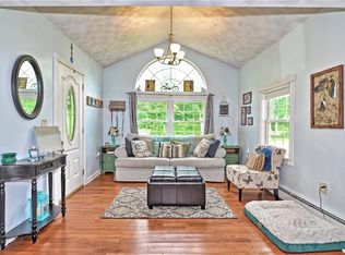 894 Chopmist Hill Rd, Scituate, RI 02857