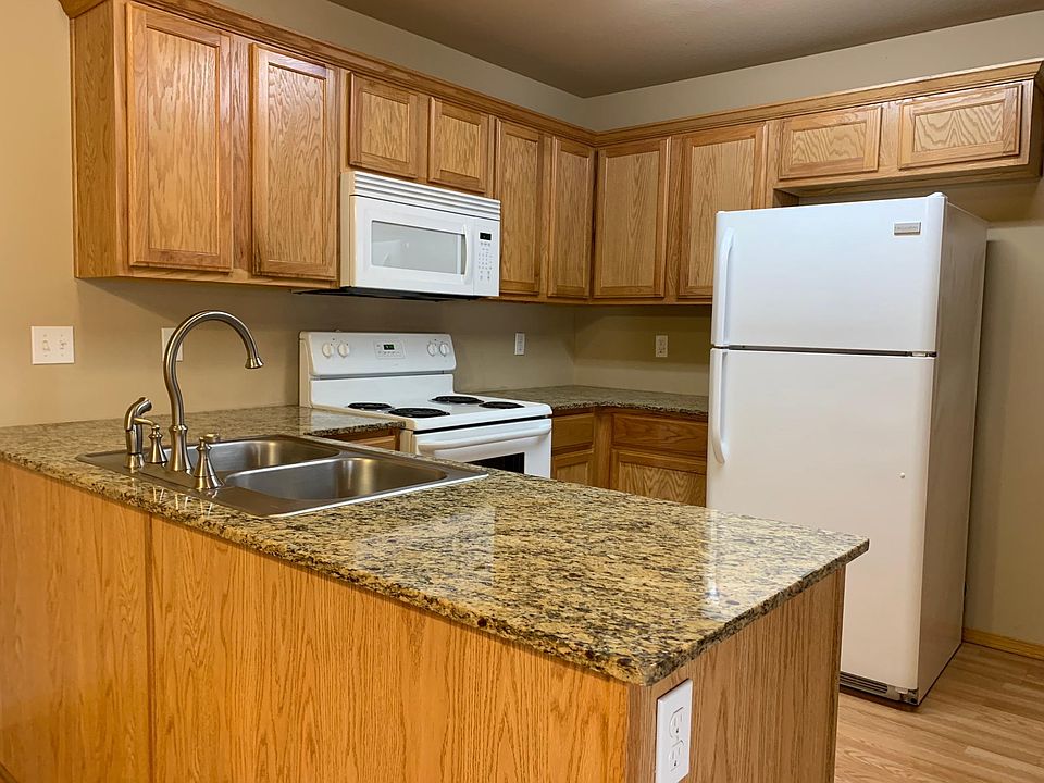 1st image of 3303 Deerfield Blvd #1