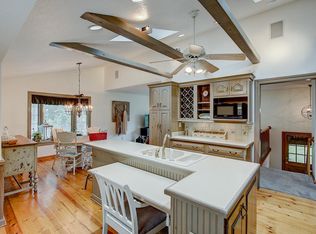 W272N1347 Spring Hill Dr, Pewaukee, WI 53072