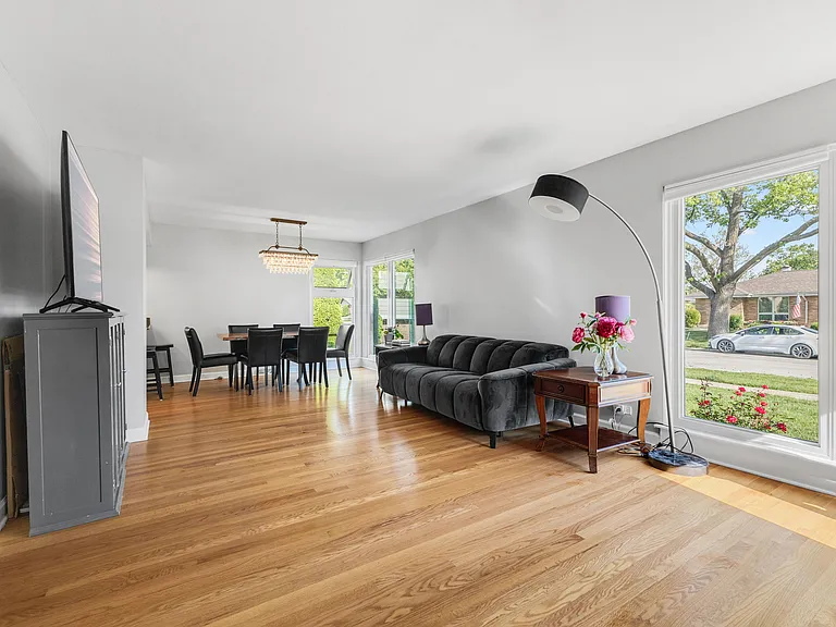10813 Berkshire St — Photo 2