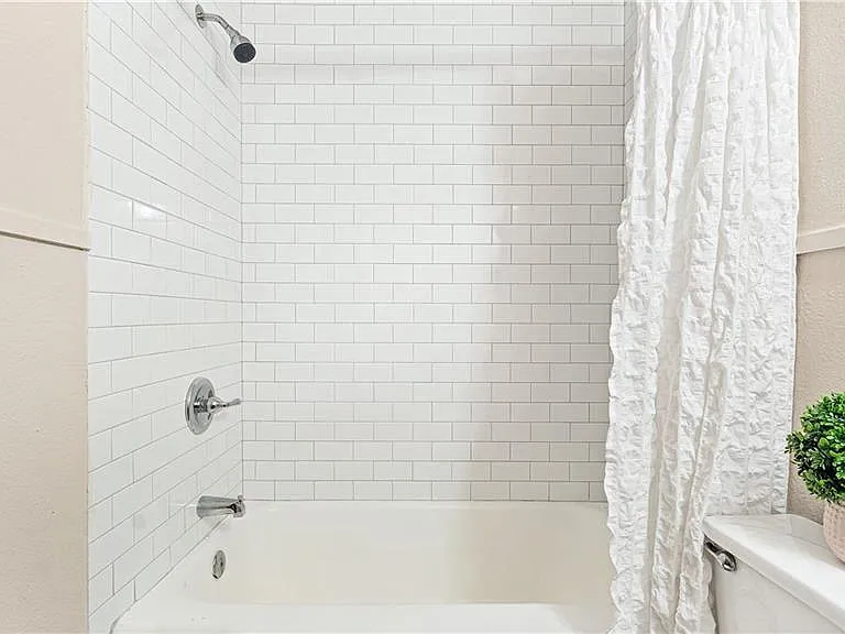 830 W Coll St — Photo 7