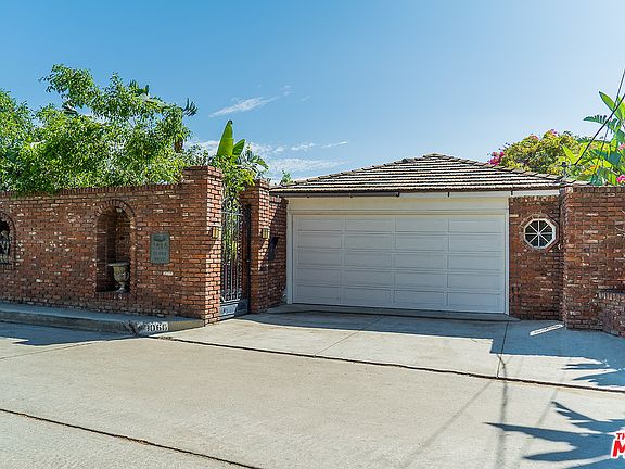 3rd image of 9050 Saint Ives Dr