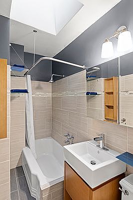 4th image of 815 Greenwich St APT 5-D