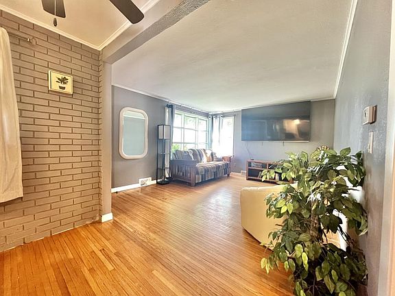 4th image of 126 W Murphy St
