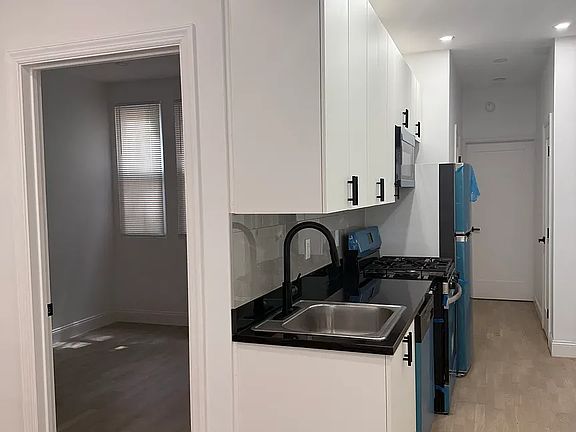 5th image of 90 Aberdeen St #1