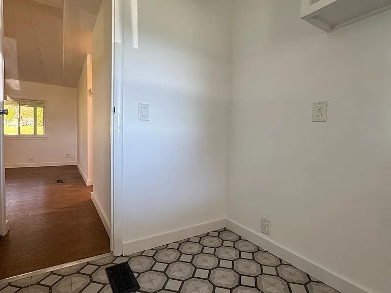 299 Cedar Creek Dr — Photo 26