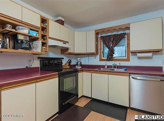 3rd image of 3160 Chinook Dr