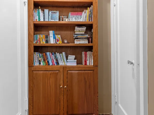 25 West 64th Street 2E image 4 of 4
