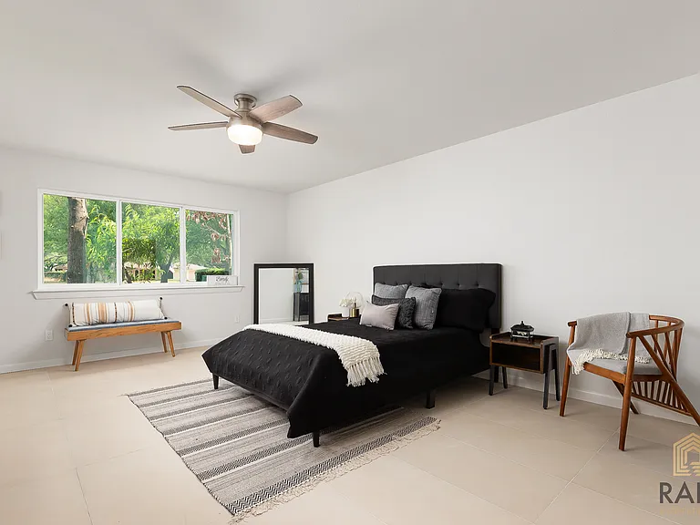 2216 Robyn Ln — Photo 12