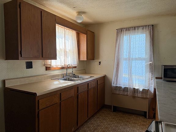 18th image of 1052 Pine Rd