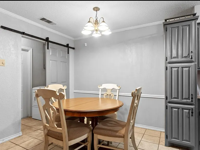 1601 White Oak Ct — Photo 4
