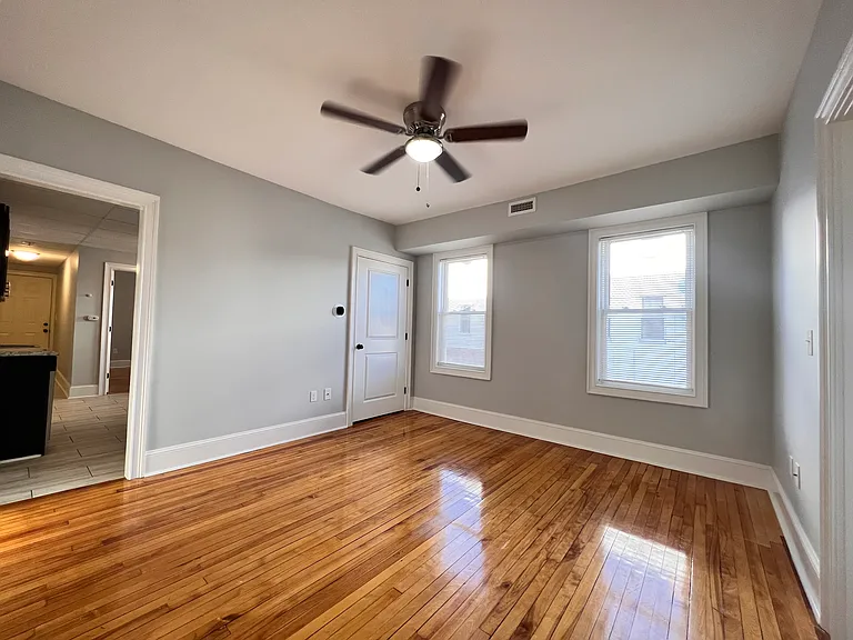 12 Winfield St #3R — Photo 13